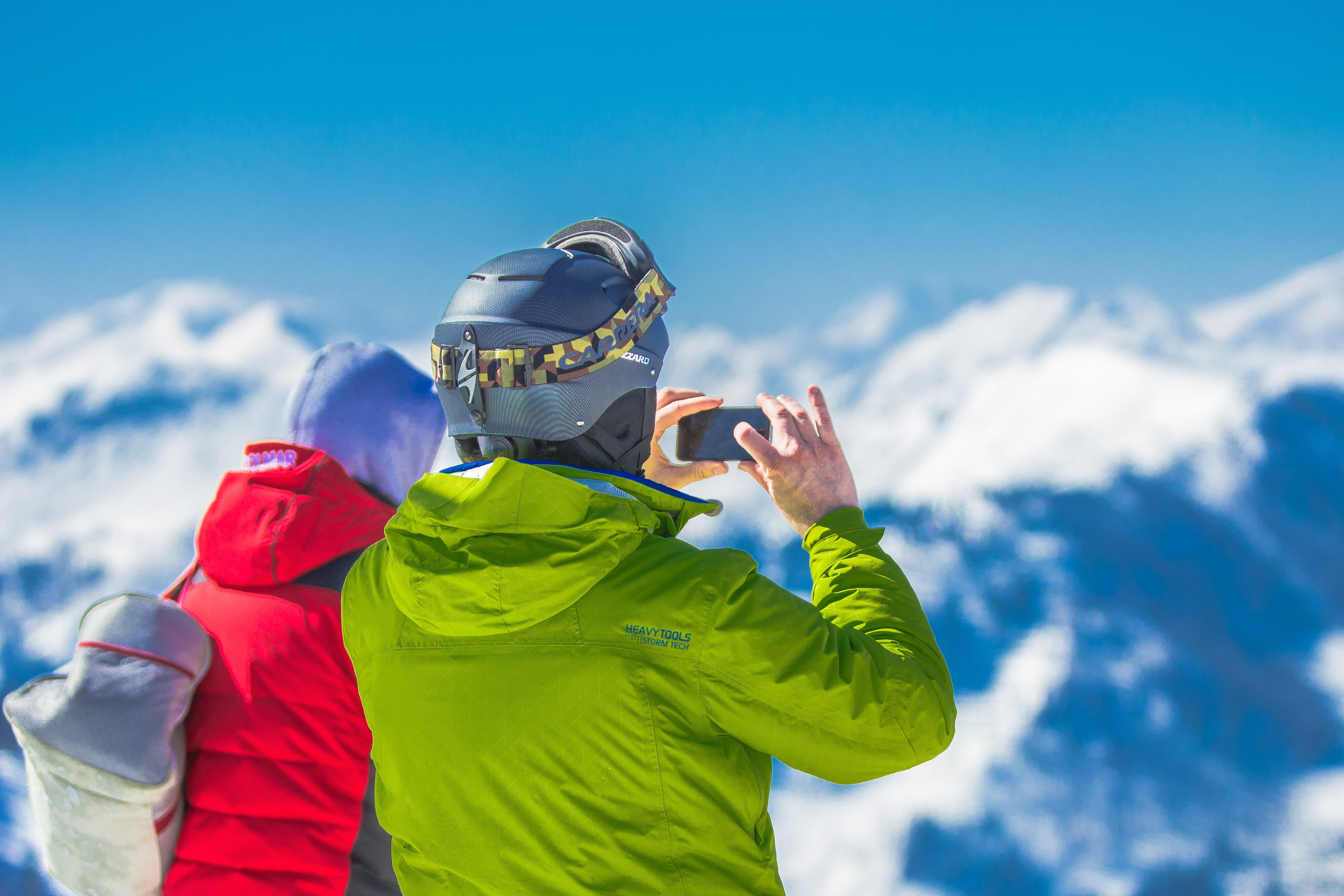 Vakker utsikt over snødekte fjell